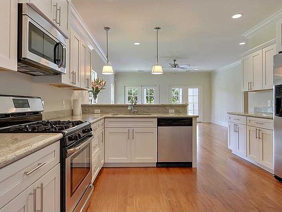 4th image of 6027 Chatham Dr