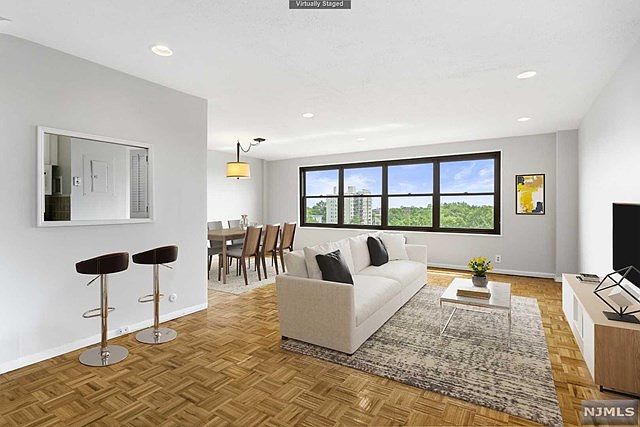 1st image of 2348 Linwood Ave APT 7L