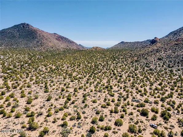 3289 S Goldmine Rd, Yucca, AZ 86438