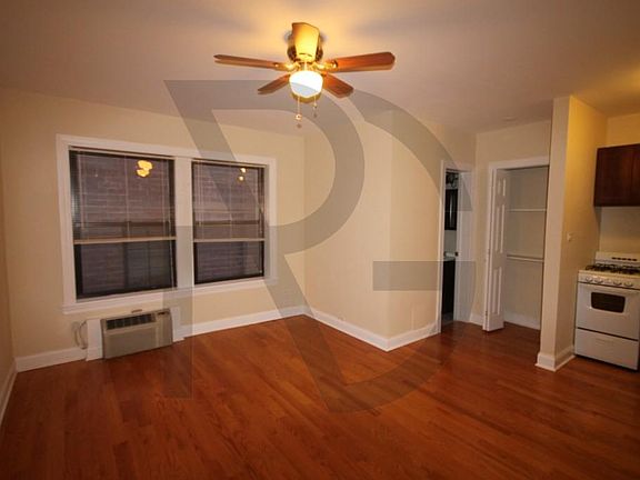 2nd image of 837 W Wolfram St #837303