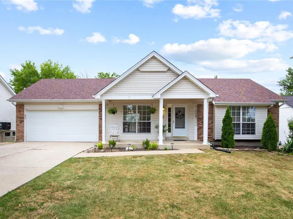 1205 Cloverbrook Dr, Saint Charles, MO 63304