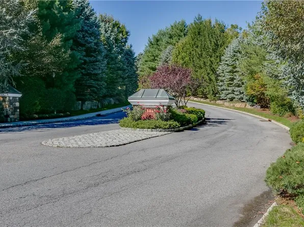 21 Caruso Pl, Armonk, NY 10504