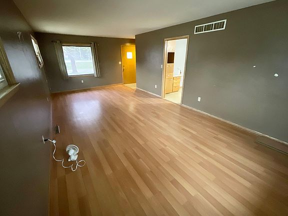 3rd image of 2102 W Oakland Ave