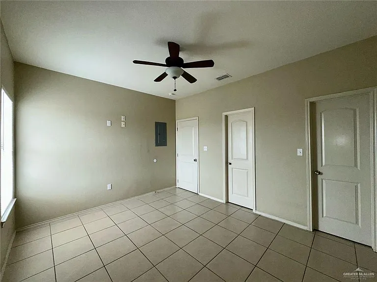 2010 Miroslava Ave #12 — Photo 17