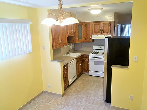 3rd image of 128 Bay 41st St #1