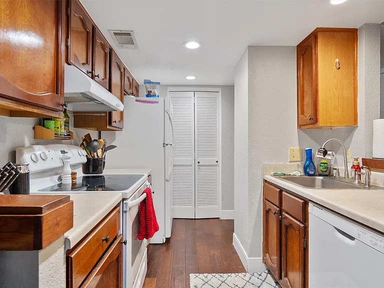 2414 Jones Rd — Photo 9