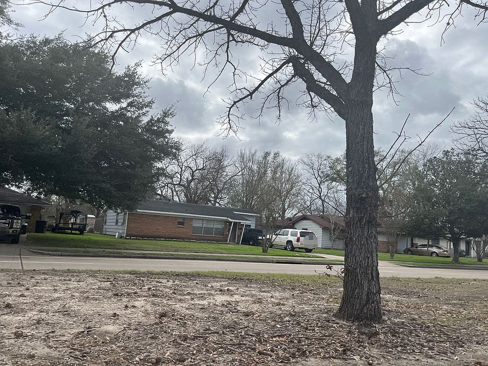 2nd image of 5903 W 43rd St
