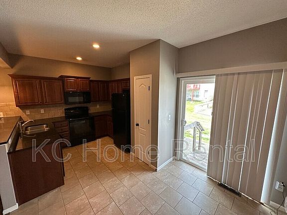 3rd image of 12742 New Jersey Ct