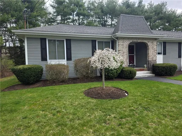 131 Pleasant View Ave APT 17, Smithfield, RI 02917