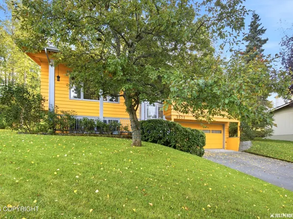 3571 Stanford Dr, Anchorage, AK 99508