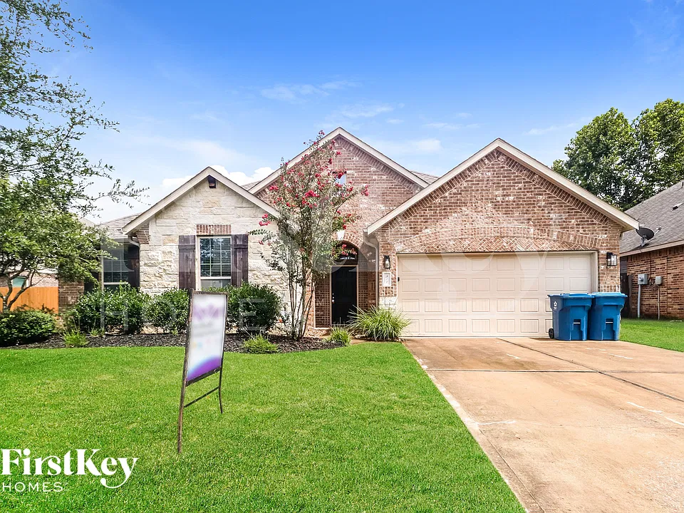 907 River Crossing Dr