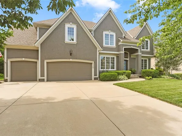 17707 Penrose Ln, Lenexa, KS 66219