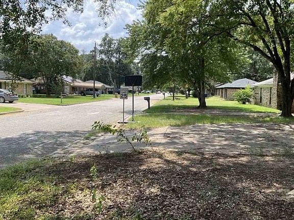 Exterior Neighborhood (street photo)