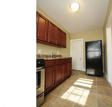 4th image of 1260 Oak Lane Ave #J