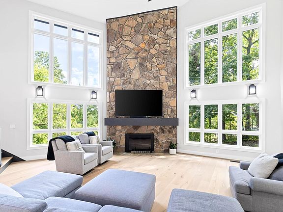 4th image of 1108 W River Hills Dr