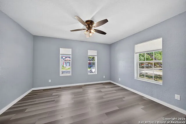 1203 Avenue J — Photo 17