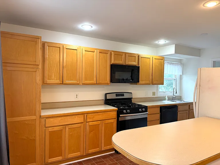 1006 N Dryden Ave — Photo 6