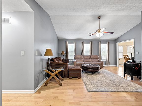 4th image of 345 Weslyn Way