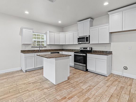 4th image of 2812 Bourland St