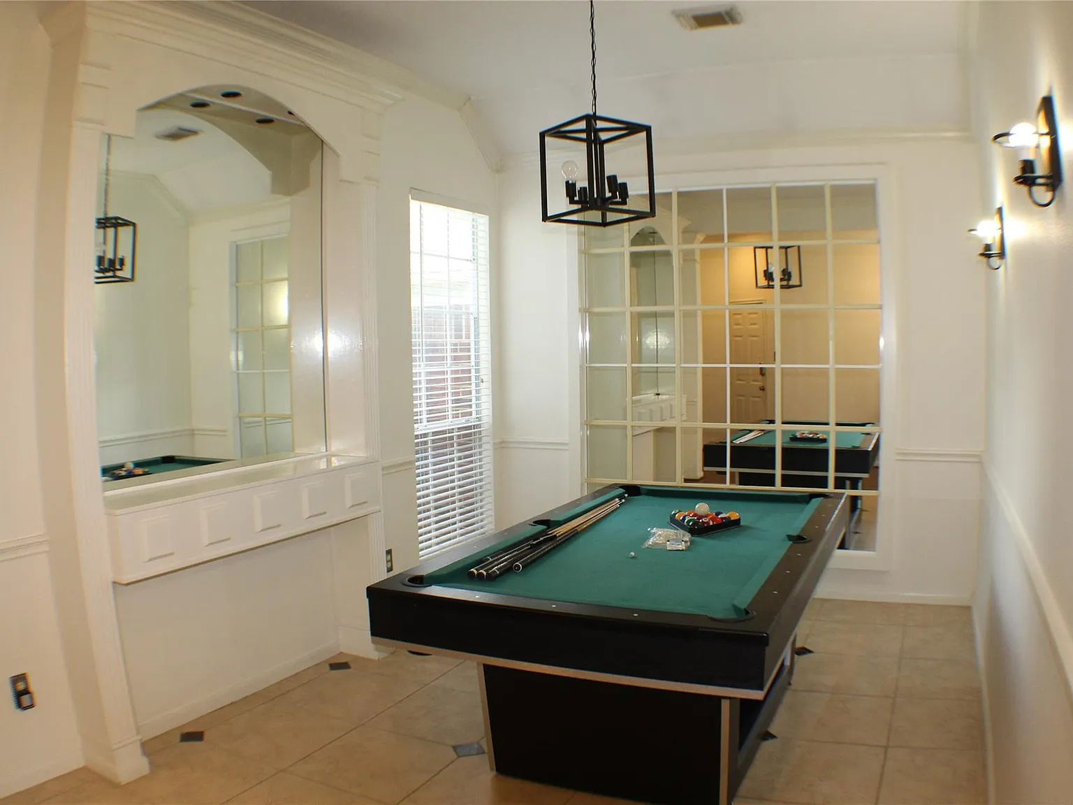3 bed, 2.0 bath, 2095 sqft, $2,850 — Photo 4