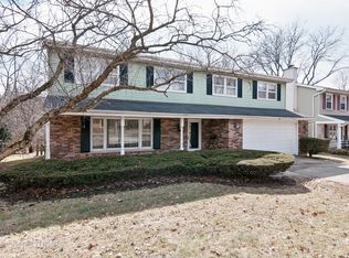 285 Sheffield Ln, Glen Ellyn, IL