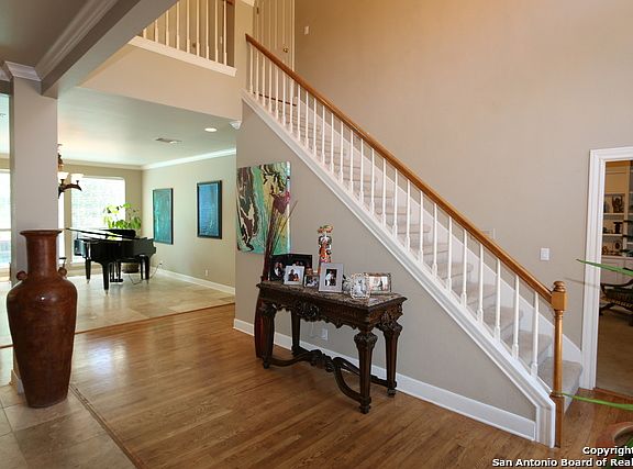 4th image of 17 Inwood Point Dr