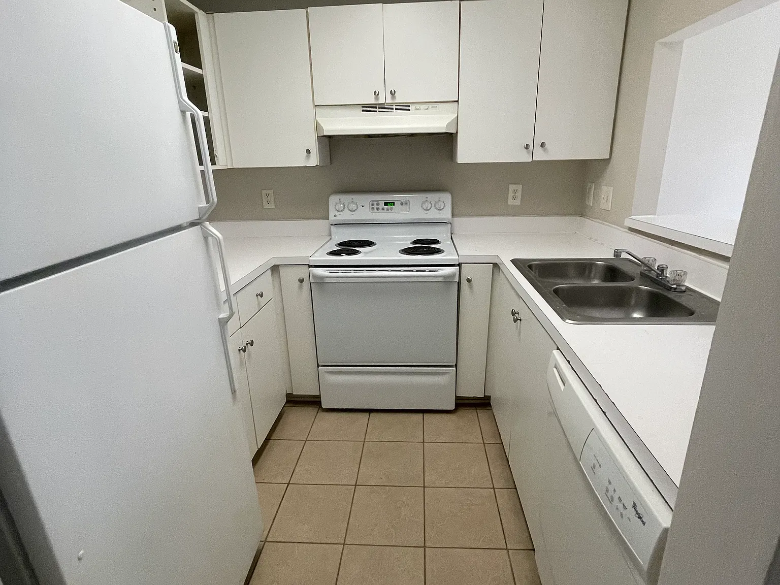 2 bed, 1.5 bath, 1000 sqft, $1,300 — Photo 3