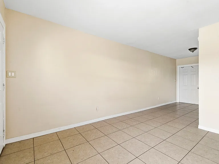 1799 Russell St S #3 — Photo 8