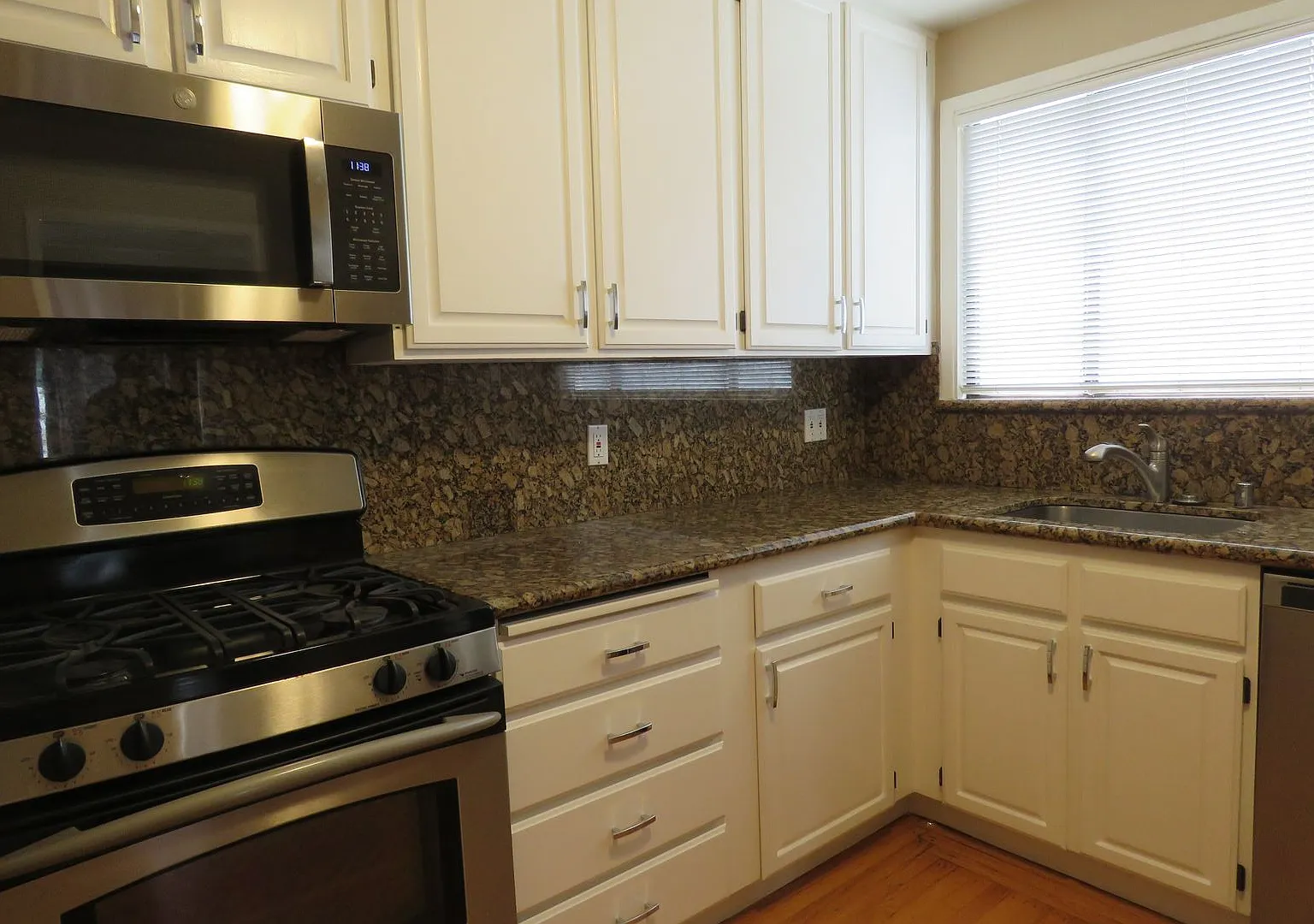 Big House in Clarendon Heights 3/3 — Photo 1