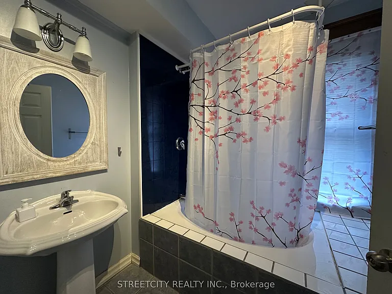 17 Saint Andrew St — Photo 12