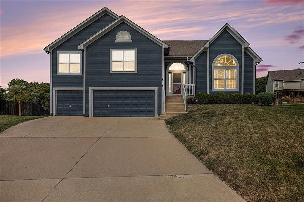 2301 SW Post Oak Ct, Lees Summit, MO 64082 | Zillow