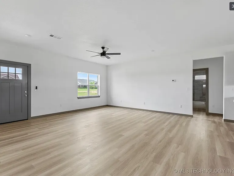 84 Michael Ave — Photo 24