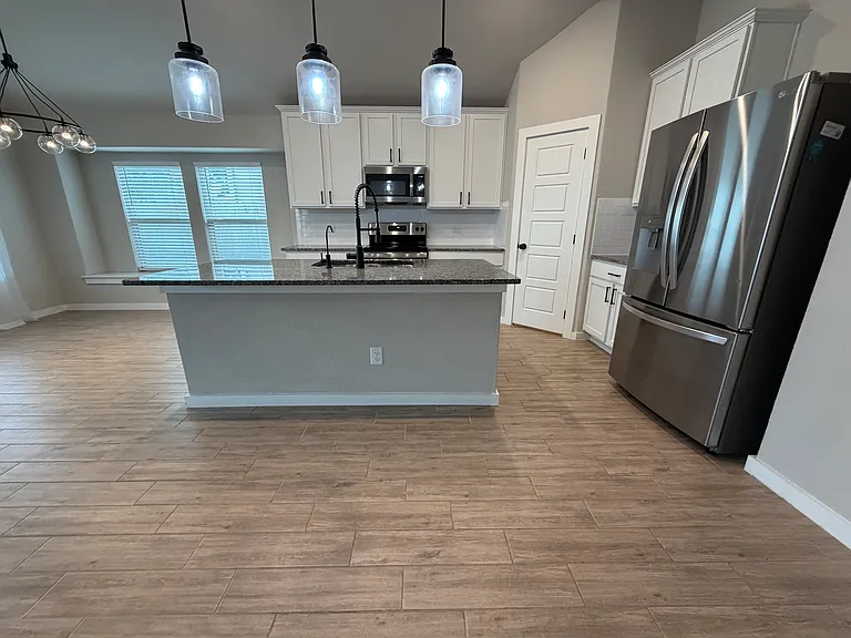 1100 River Wood — Photo 4