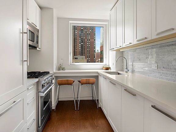 4th image of 200 E 94th St APT 817