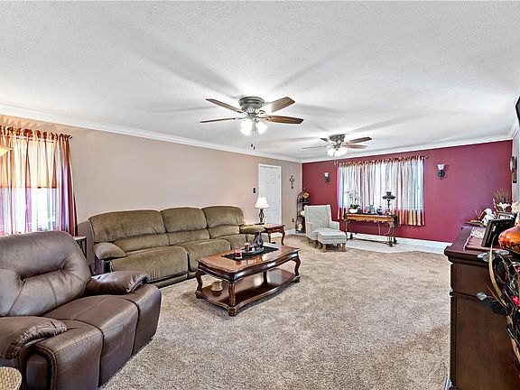 4th image of 9 Midway Dr