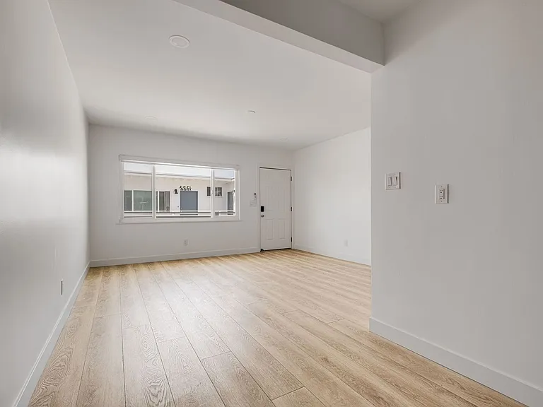 1210-1224 Felspar St — Photo 11