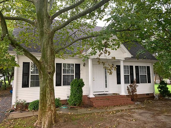 Rent includes water, internet, trash and yard service.