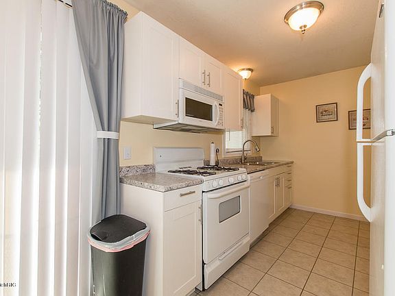 5th image of 479 Kimberly St