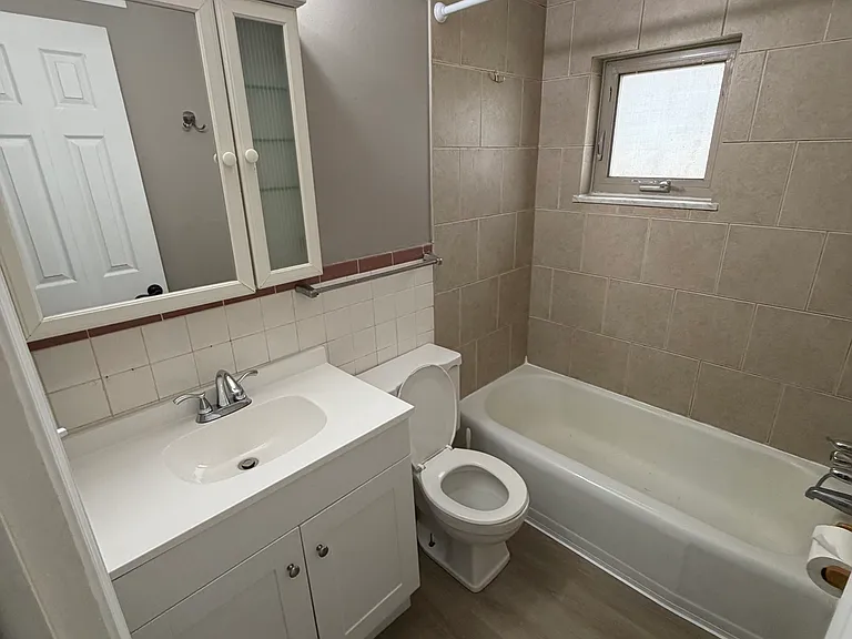 1717 Summit St #1A — Photo 6