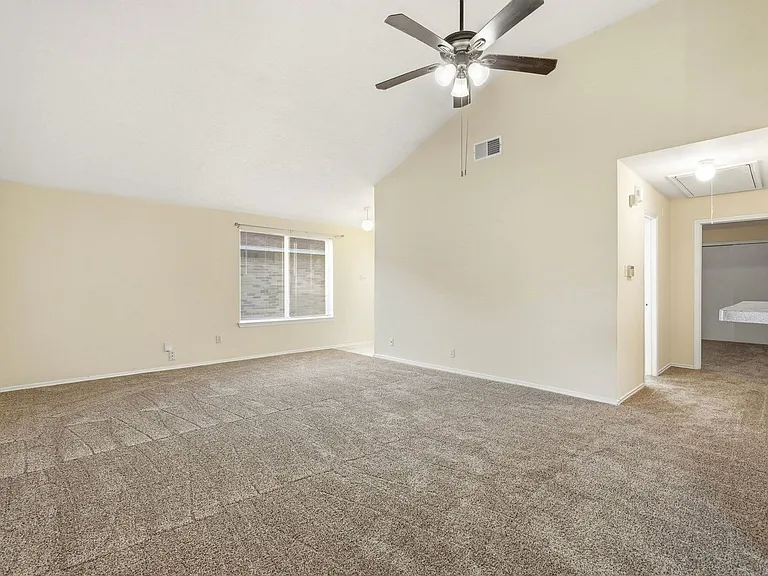 1431 Stevenage Ln — Photo 10