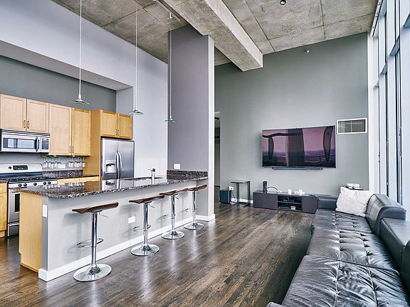 3rd image of 1720 S Michigan Ave #Penthouse 6
