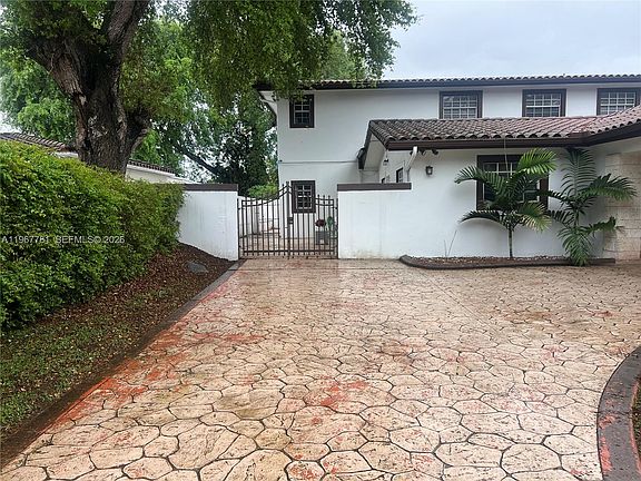 4th image of 6284 SW 26th St