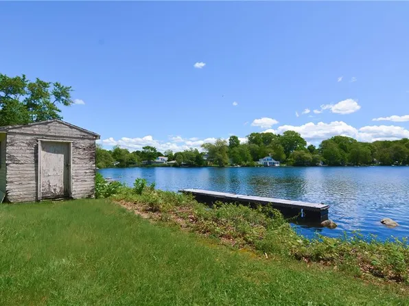 206 Pelletier Ln, Tiverton, RI 02878