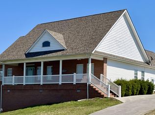 1453 River Run Cir, Sevierville, TN 37876