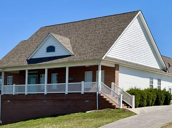 1453 River Run Cir, Sevierville, TN 37876