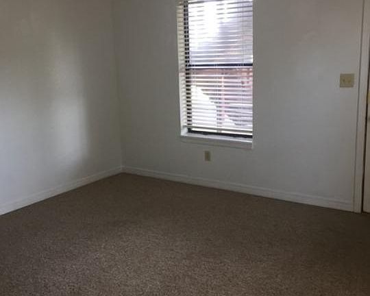 4th image of 131 W Acres St APT A