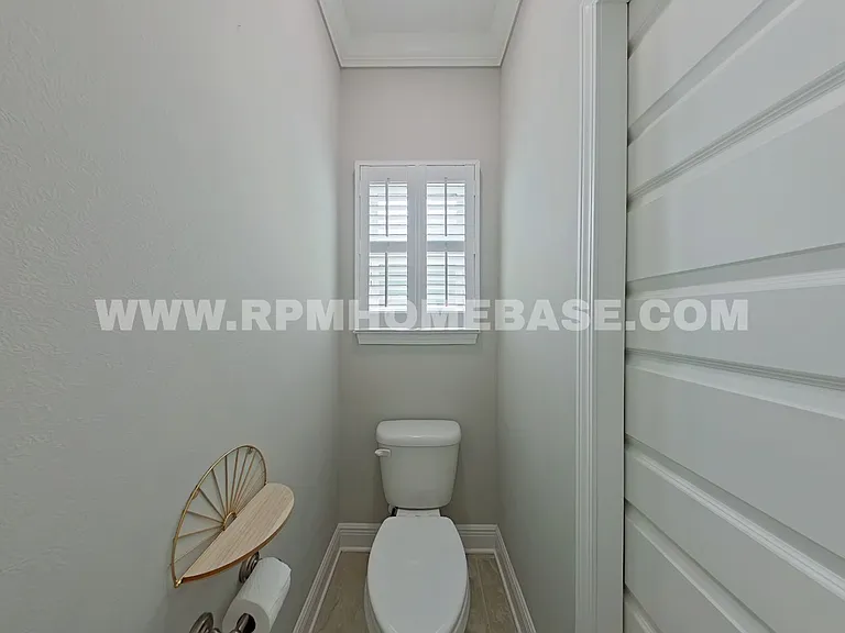 1705 E Gadsden St — Photo 11