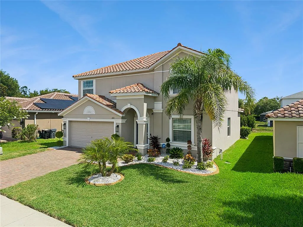 4 bed, 2.5 bath, 2440 sqft, $2,950 — Photo 2