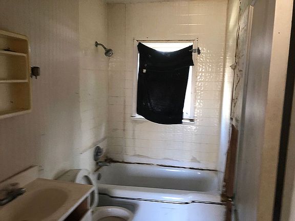 3rd image of 2662 Azelda St