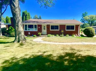 823 W Washington Ave, Waukesha, WI 53188